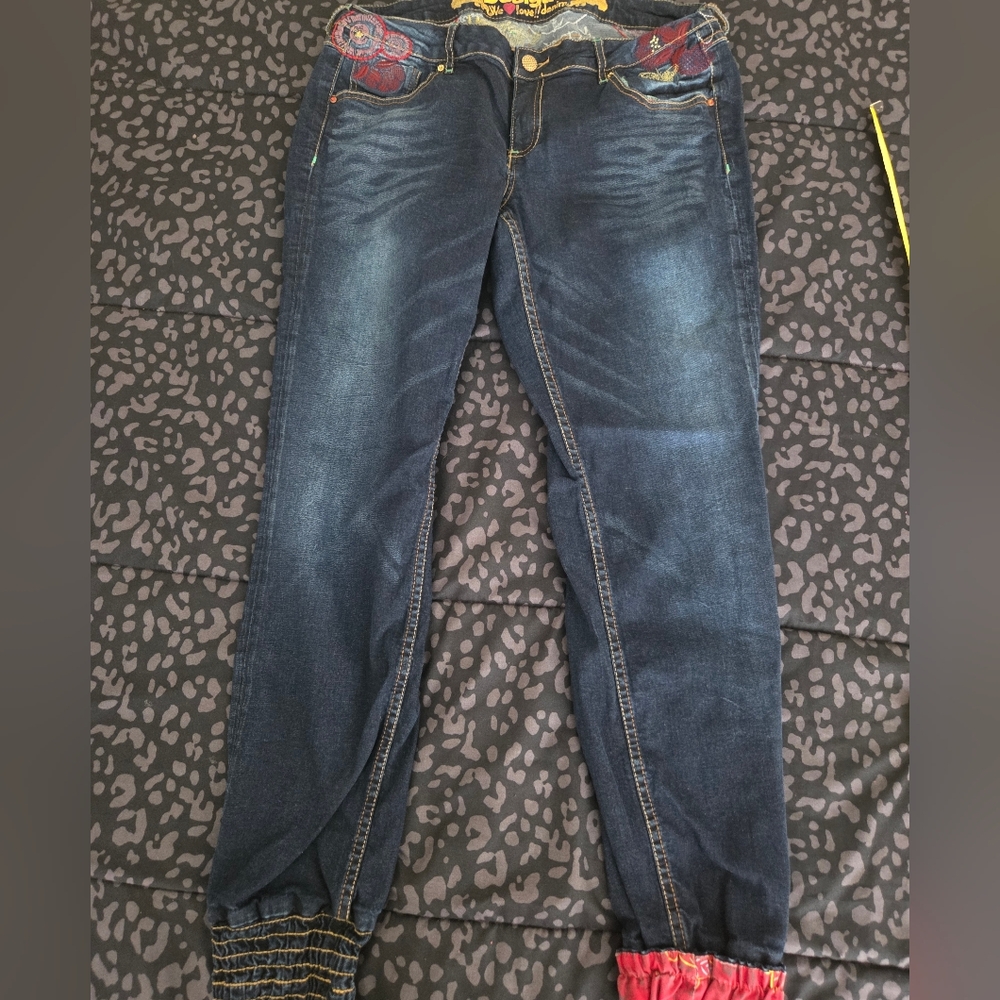 Deisgual Embroidered Blue Jeans with Red Cuffs